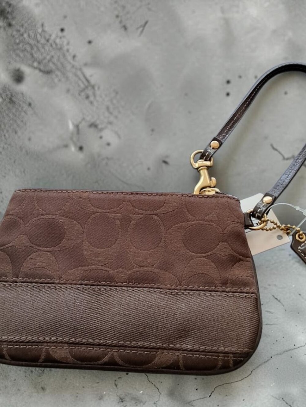 Coach F46319 Brown Pattern Signature Canvas Wristlet/Wallet Zippered - Picture 2 of 9